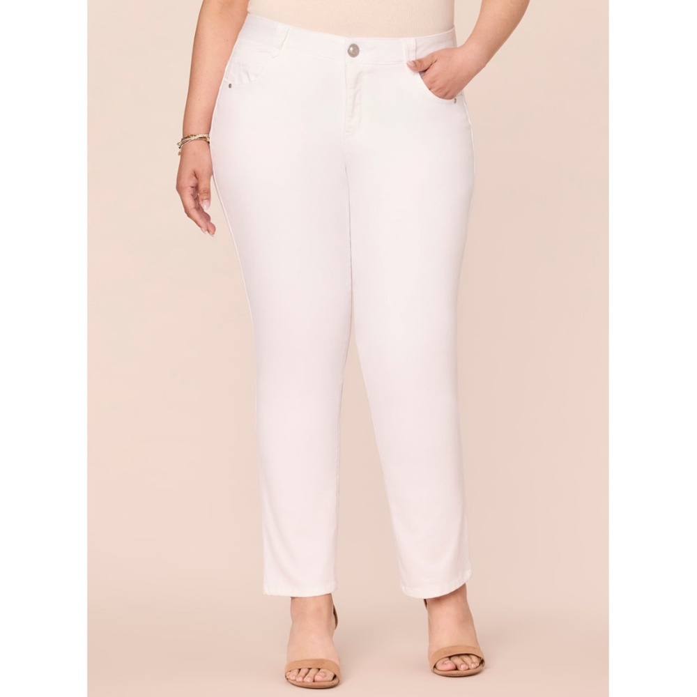 NWT New Democracy Optic White Absolution Patriot Straight Leg Jeans Plus Size 22